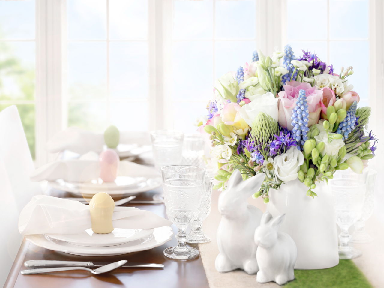 Impresione en su desayuno de Pascua: cupcakes de Pascua y una deliciosa decoración