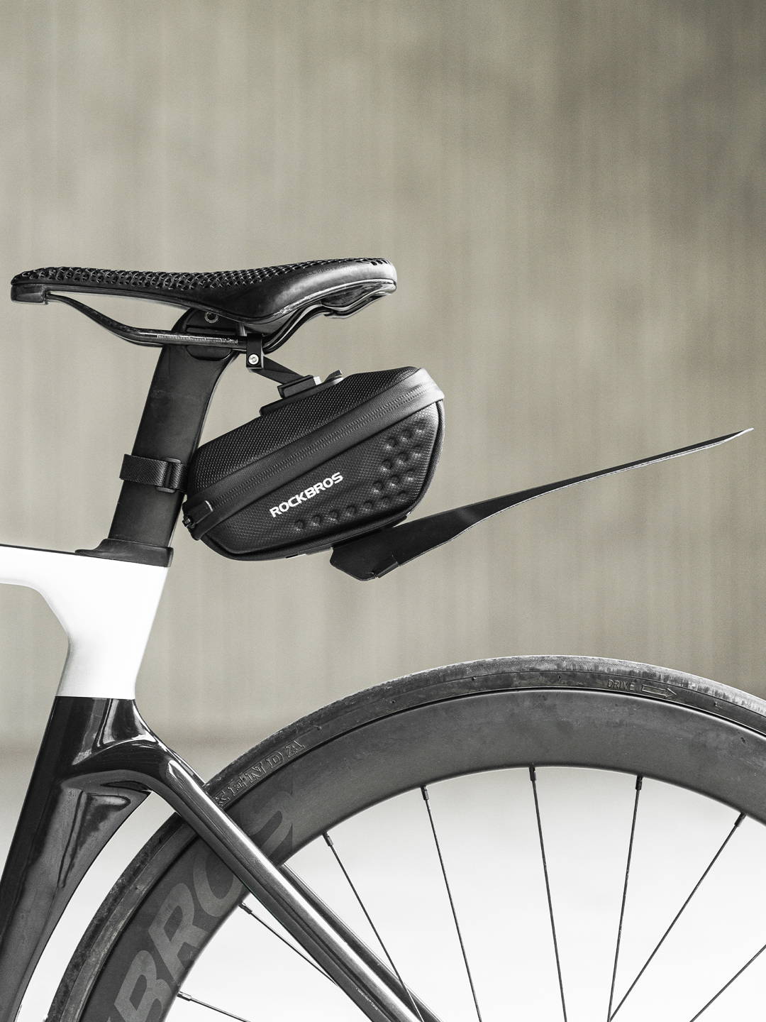 Amazon | Rhinowalk 自転車サドルバッグ 防水 10L大容量 シート