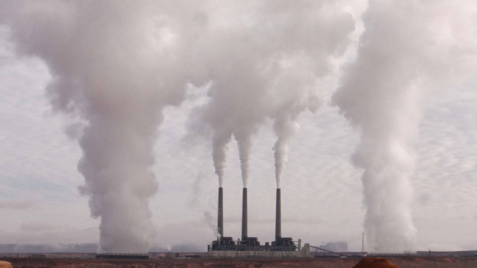 Pollution atmosphérique issue d'une usine