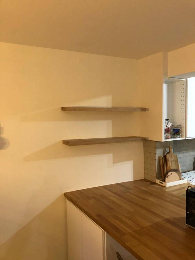 Eiken wandplank in interieur