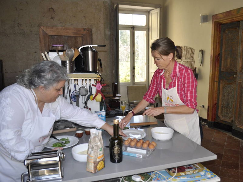 Cours de cuisine San Giorgio a Cremano: Apéritif d'époque et cours de cuisine sur les pâtes fraîches