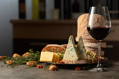 Private City Tour of Budapest With Winetasting and Snacks