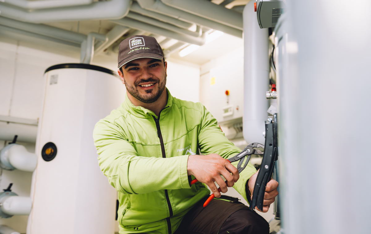 Mitarbeiter von Francesco`s Hausmeisterservice bei der Arbeit