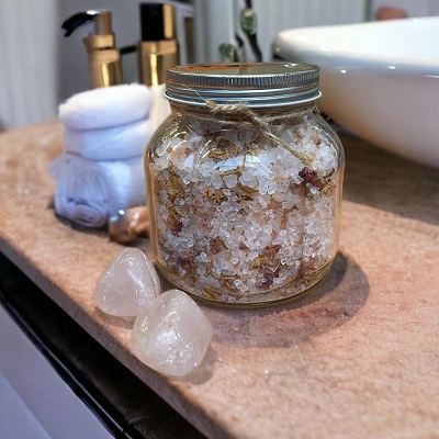 Himalayan Bath Salts Rose & Geranium Jar plus x2 Rose Quartz Crystals
