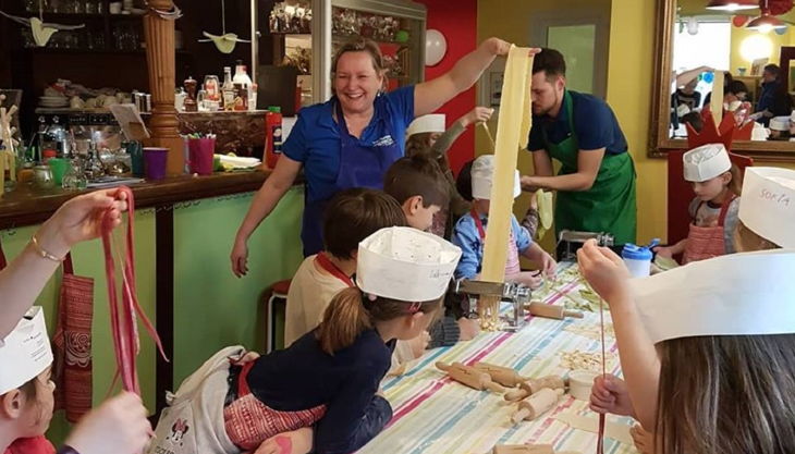kinder kochschule kindergeburtstag als chefkoch
