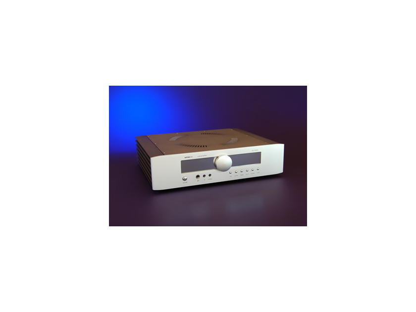 Astin Trew of Britain AT-2000  Hybrid Integrated Amp "Class A"