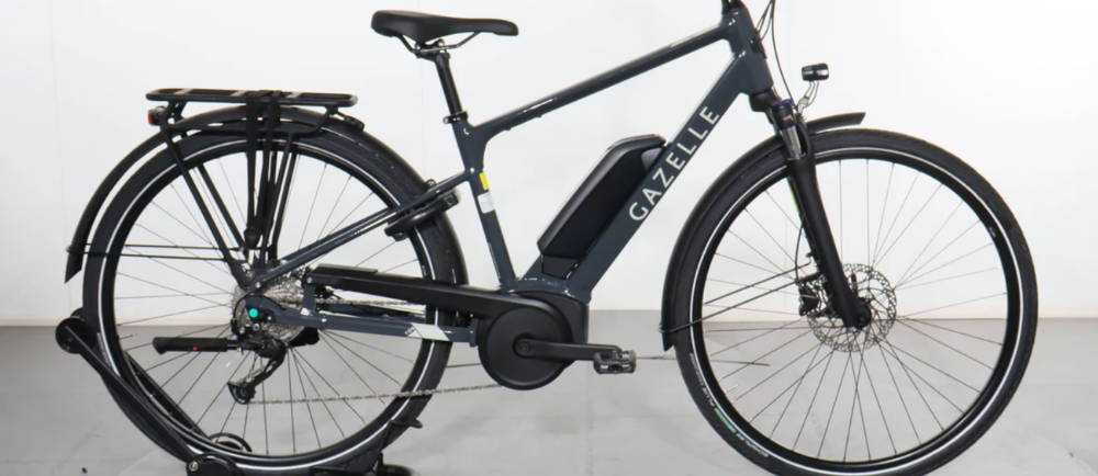 A black Gazelle Medeo T9 electric city bike