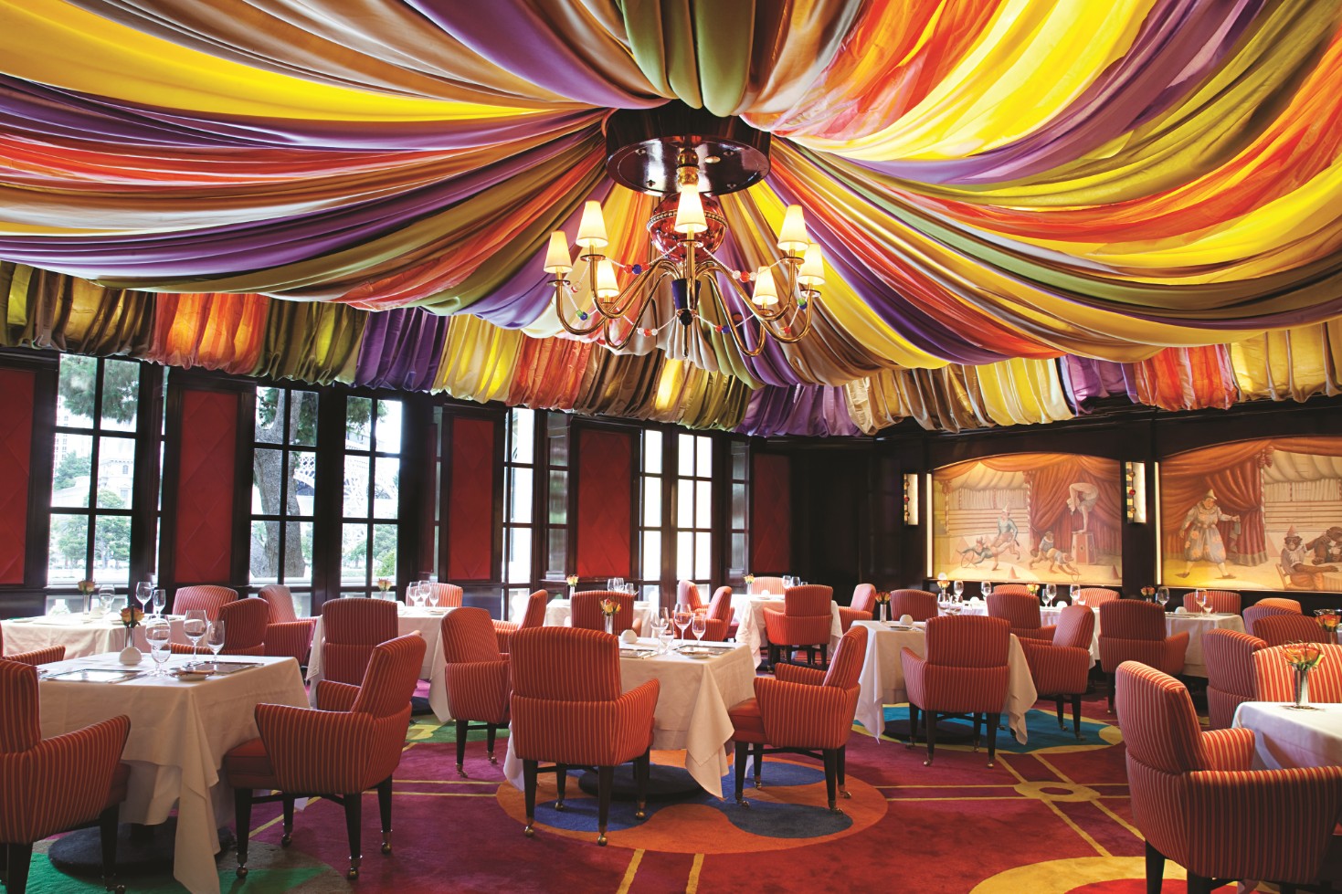 Le Cirque Uploaded on 2021-11-17