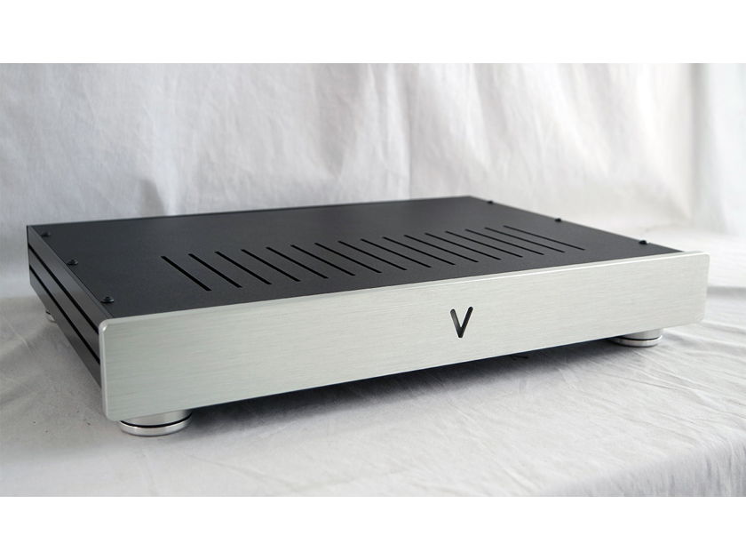 Valvet E2 single-ended solid-state Class-A amplifier - showroom unit in excellent condition