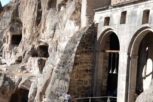Экскурсия в парк Боржоми, крепость Рабат и пещерный город Вардзия
