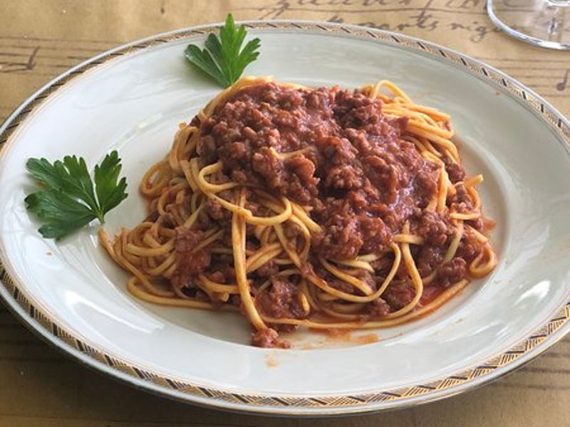 Food experiences Serralunga d'Alba: Wine and Food Tasting under the Castle