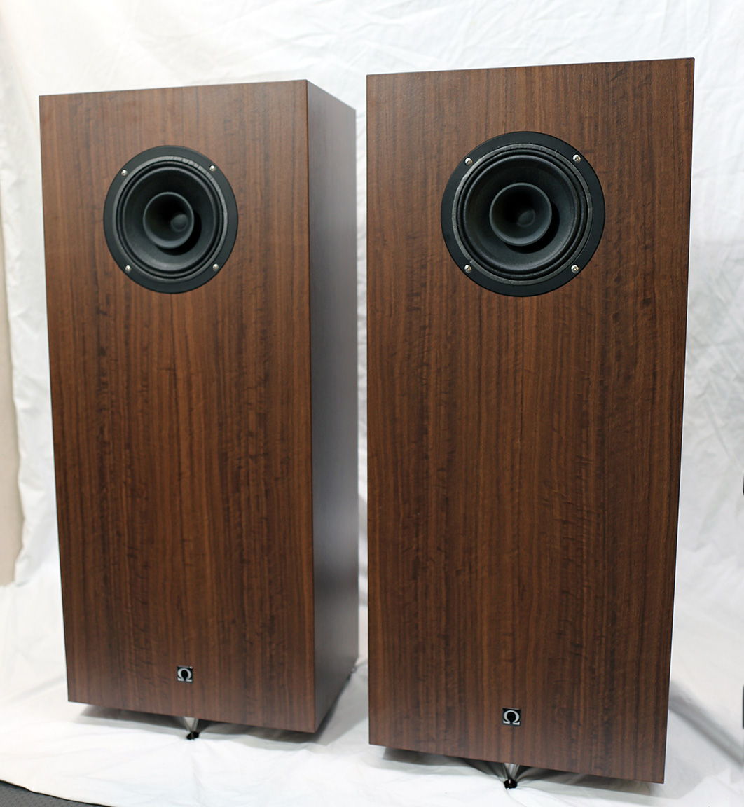  Proprietary alignments (cabinet tuning) and cabinet design, triple-layer cabinet construction, plus a finish laminate layer. This wood sandwich virtually eliminates sound degrading cabinet resonances.
