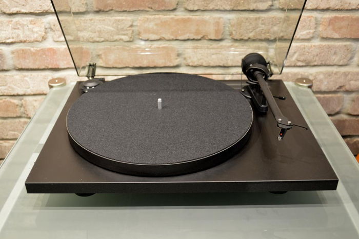 Pro-Ject Audio Systems Essential II Matte Black Turntab...