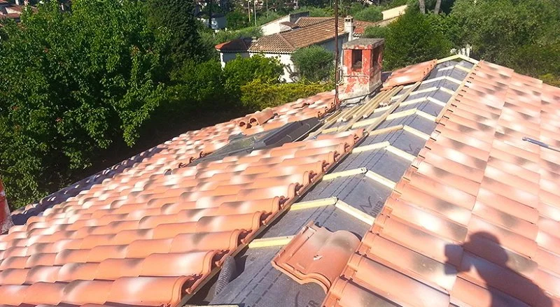 Rénovation de la couverture en tuiles romanes d’une villa à Mougins — photo 8 sur 24 — CEG TOITURE