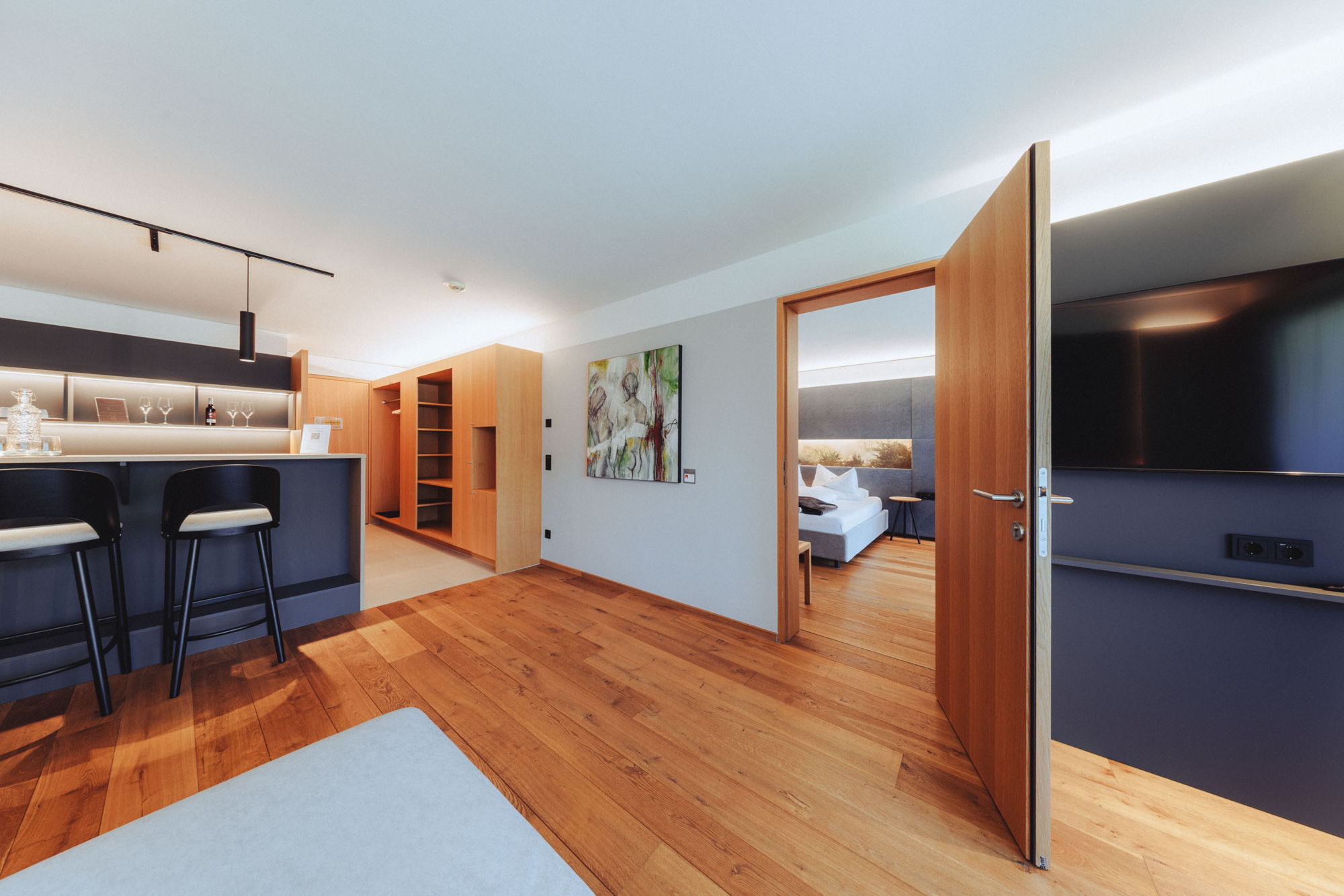 Offener Wohnbereich der Sonnensuite mit Blick Richtung Schlafzimmer