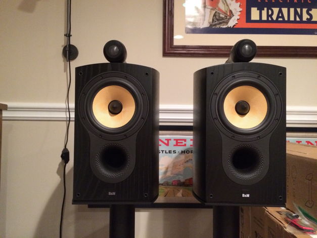 B&W 805S  in Mint Condition w/Stands