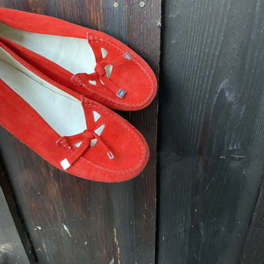 red tod's slippers