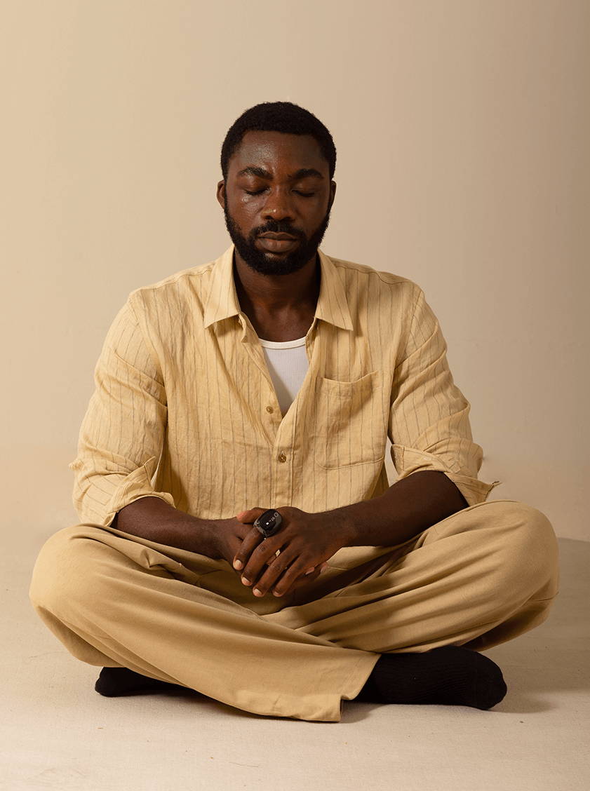 Man meditating while wearing Wellue O2Ring-S smart pulse oximeter ring