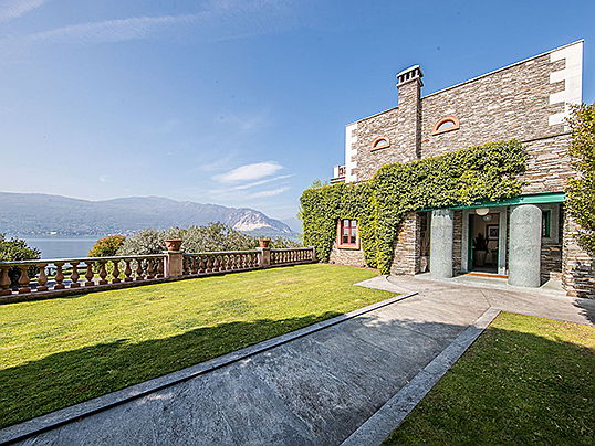  Hamburg
- Engel & Völkers is marketing the villa of the Italian designer family Alessi on Lake Maggiore for 7 million euros. (Image source: Engel & Völkers Laveno)