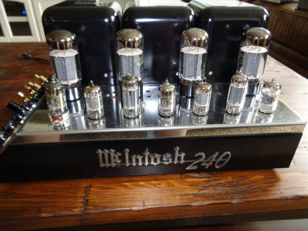 McIntosh MC240 Amplifier