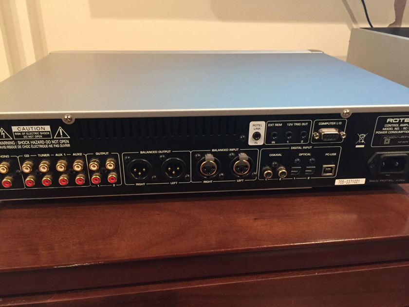Rotel RC-1570 Rotel RC-1570 Pre-amp MINT / Free Shipping.