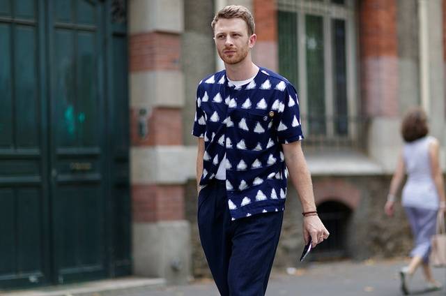 Men's streetstyle with untucked shirt