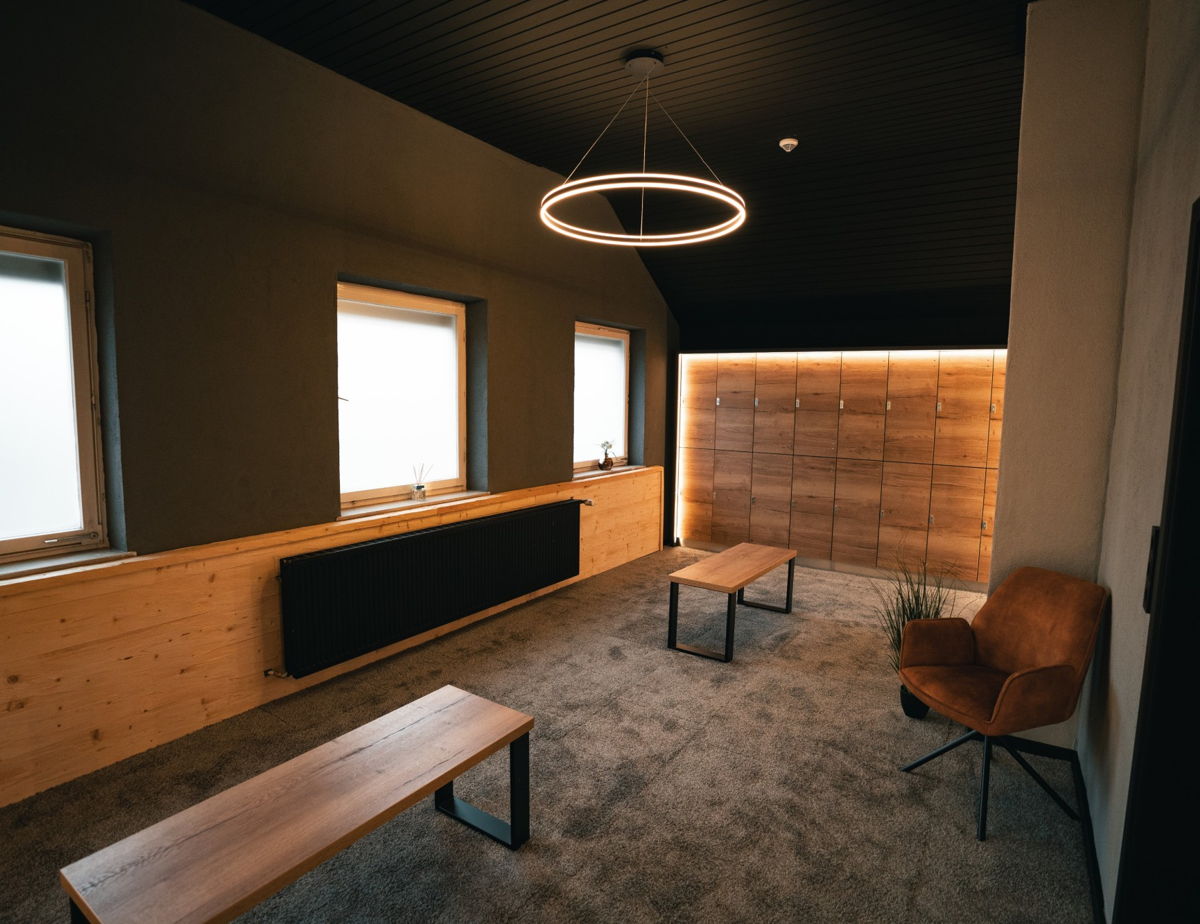 Saubere und strukturierte Umkleidebereiche für Sportler in der K2 Power Base Isny