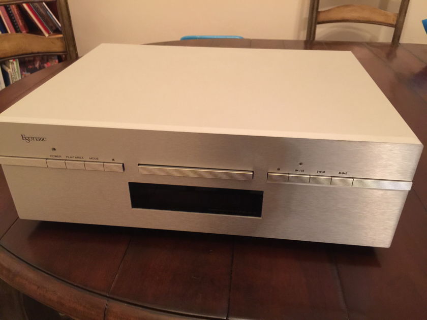 Esoteric  SA-10 SACD/CD player