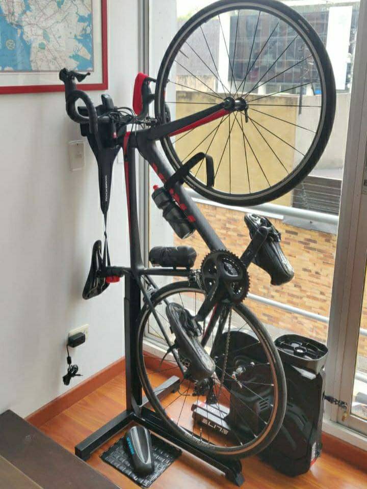  HOUPOPU Soporte de piso para bicicleta, soporte vertical para  bicicletas, función de mantenimiento y almacenamiento de estacionamiento 3  en 1, adecuado para todo tipo de bicicletas de montaña y bicicletas de