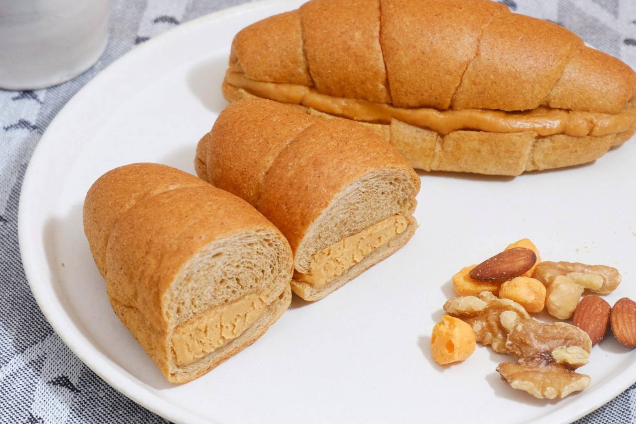 糖質制限中でも甘いパンが楽しめるフスボンの低糖質ピーナッツバターロール
