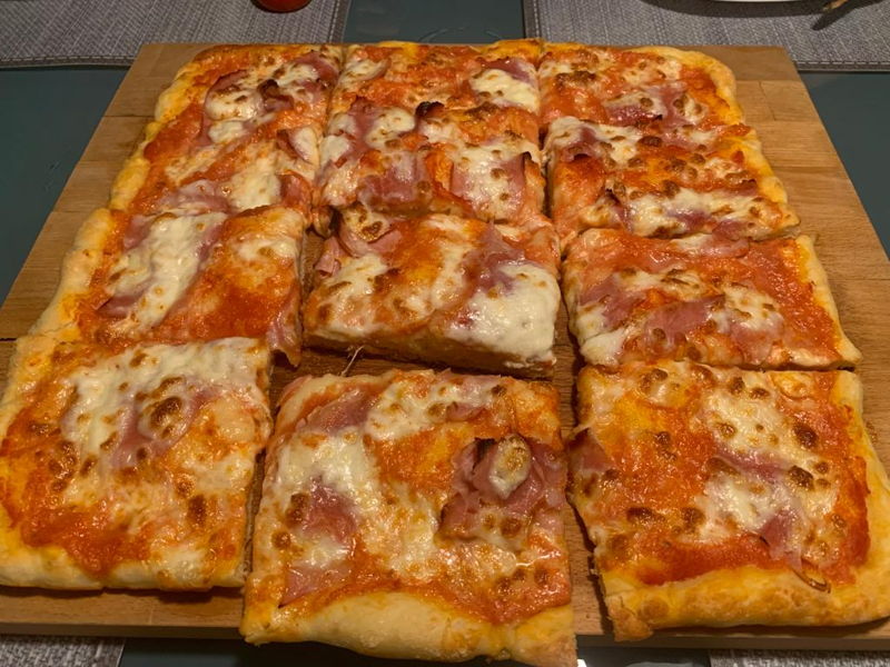 Cooking classes Como: The great Italian classics: pizza and tiramisu