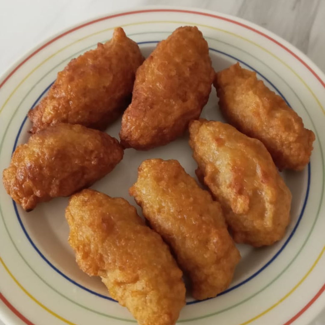 Fried golden homemade fish cakes. So bouncy, juicy & tasty 🤗💛