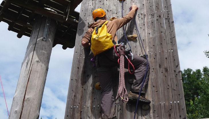 hochseilgarten kletterturm unten