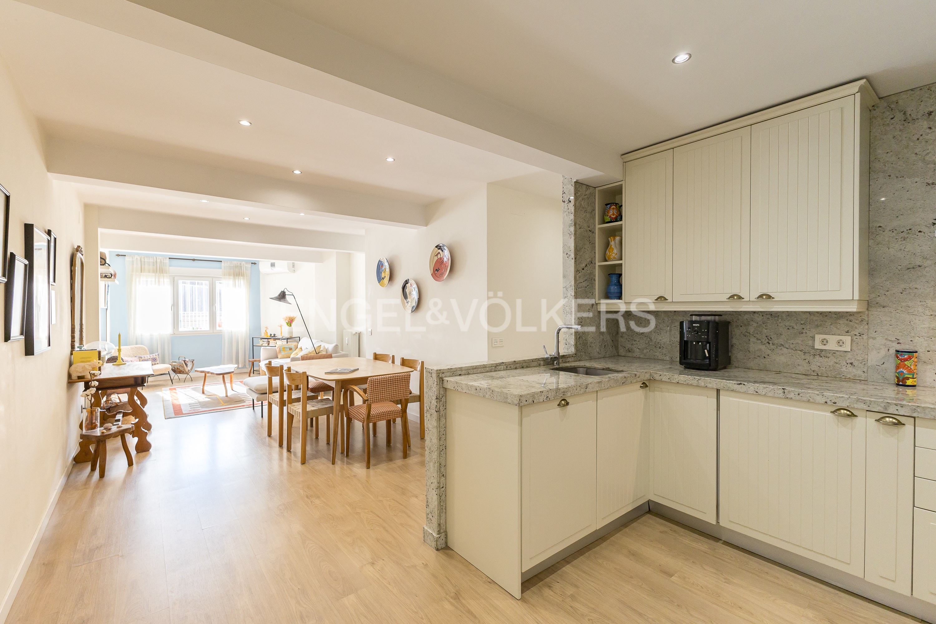 Cosy and ready to move in flat in Pacífico District - Image 2