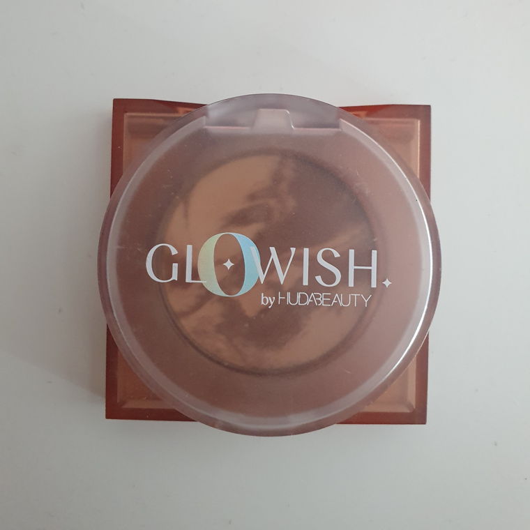 GloWish Soft Radiance Bronzing Powder