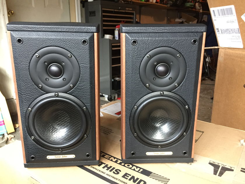 Sonus Faber Toy wood monitors with stands Mint customer trade-in