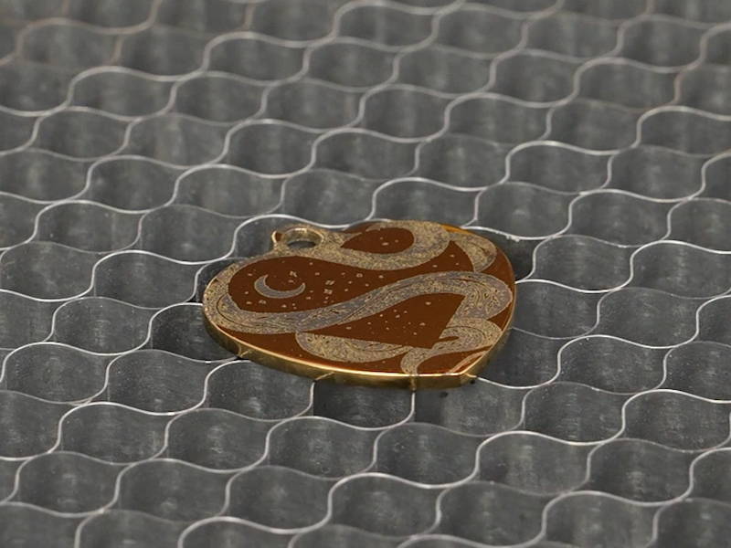 Laser Engrave Heart Shape Metal Necklace 007