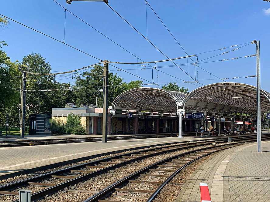  Karlsruhe
- Hier sehen Sie den Albtalbahnhof in Karlsruhe Beiertheim-Bulach. Erfahren Sie mehr über den Kauf oder Verkauf eines Mehrfamilienhauses in Karlsruhe.