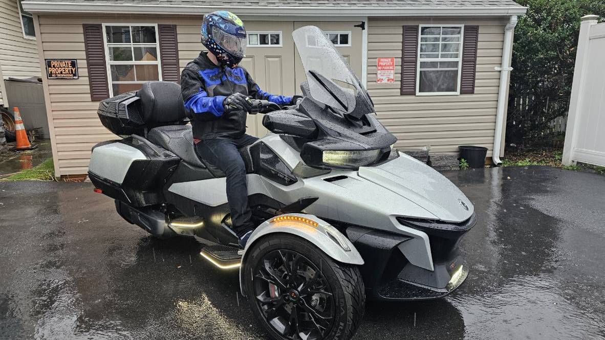 CAN-AM SPYDER RT LIMITED for rent near Avoca, PA