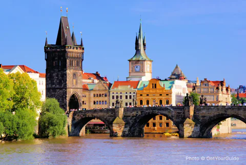 Prague Castle and Jewish Quarter Tour with Cruise and Lunch