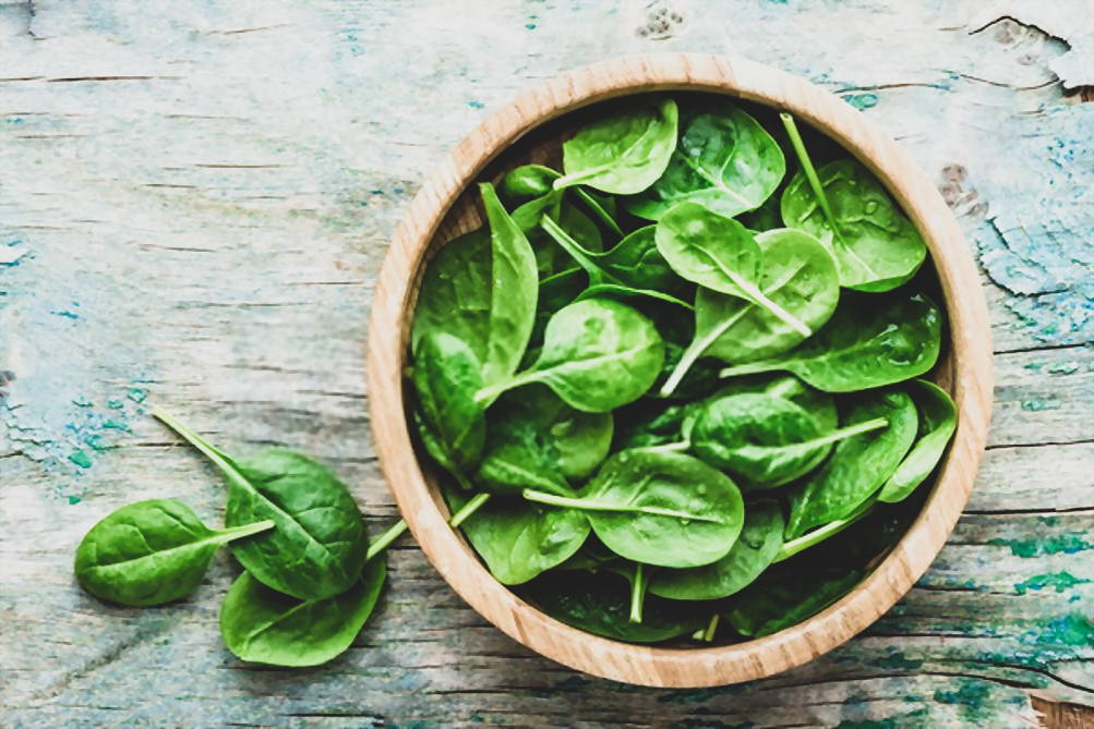 Spinach leaves in bowl