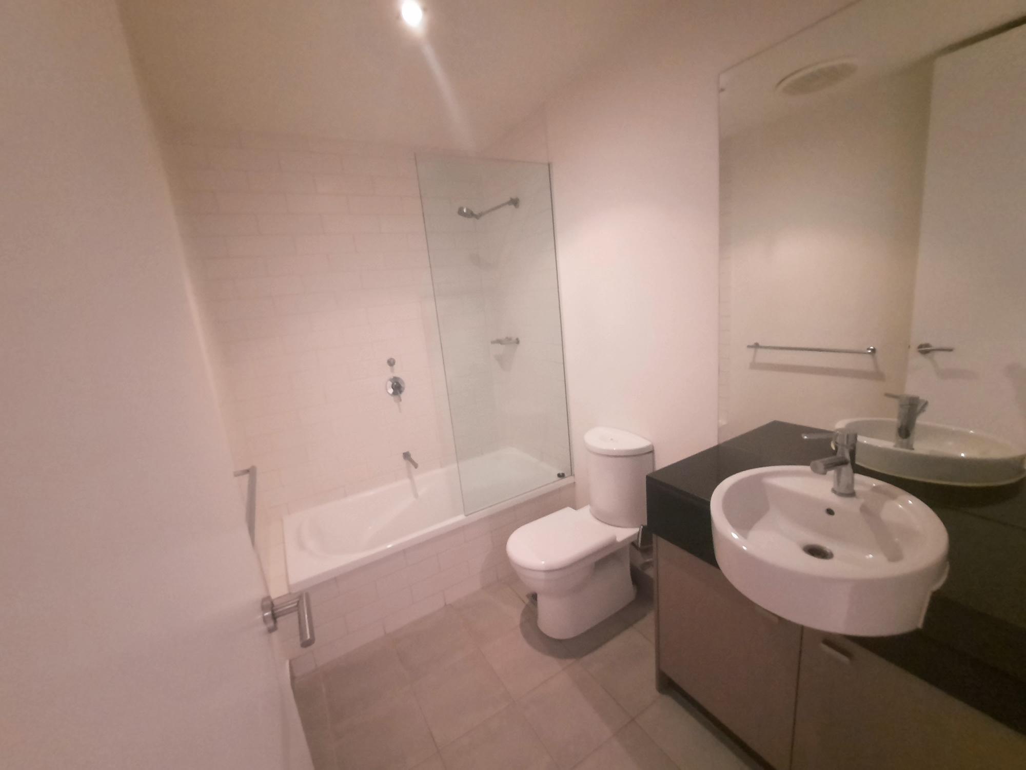 FOR LEASE NEWLY REFURBISHED APARTMENT W/ AIR-CON / HEATING - Image 6