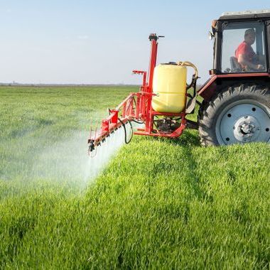Traktorausbringung von Pestiziden