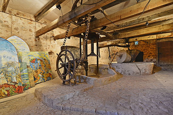  Balearen
- Antique oil press "tafona" of the Majorcan country estate in Bunyola