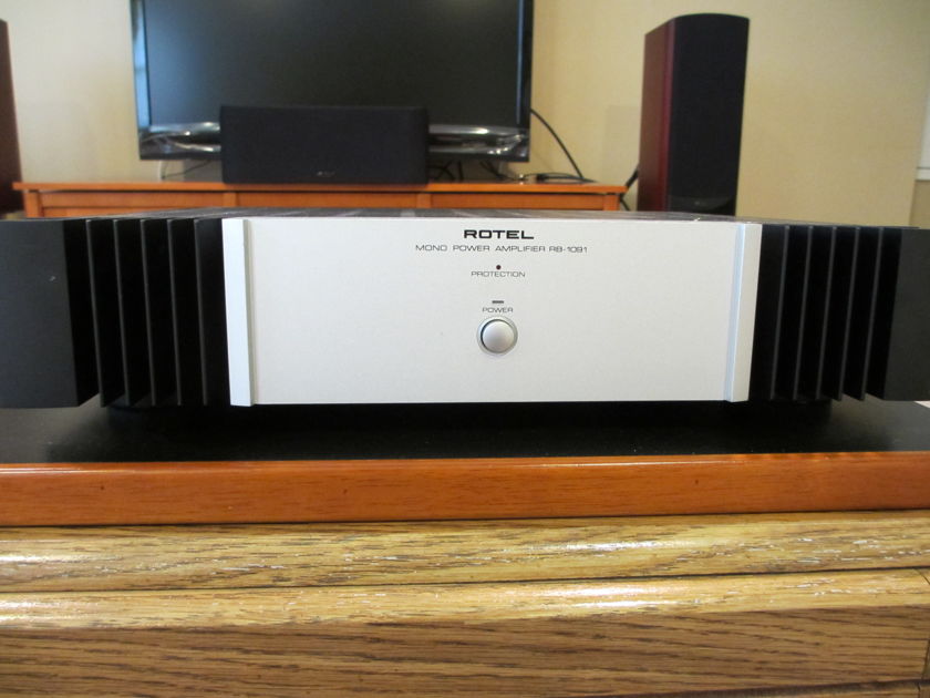 Rotel RB-1091 $649.99
