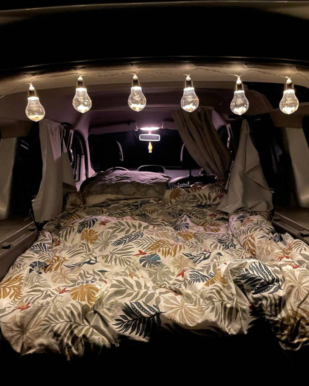 automne - paysage - roadtrip - van aménagé - indispensable - guirlande