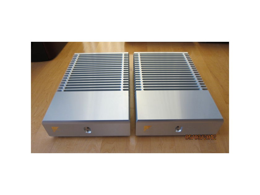 Ayre MX-R mono block pair amps