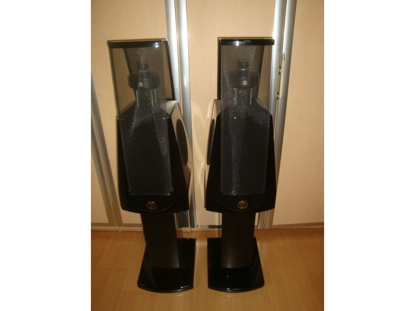 MBL 120 Radialstrahler Speakers with original stand (Current model)