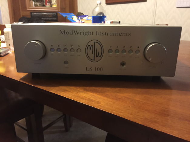 Modwright LS-100 Remote preamplifier