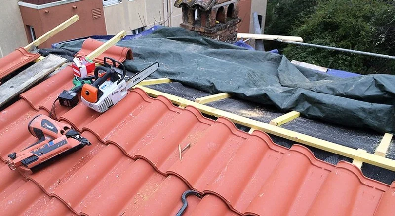 Rénovation de la couverture en tuiles romanes à Menton — photo 27 sur 34 — CEG TOITURE